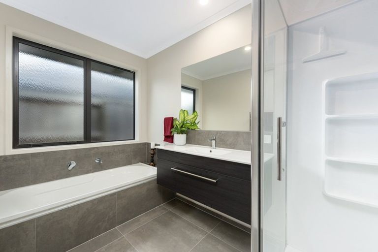 Photo of property in 86 Awataha Crescent, Pyes Pa, Tauranga, 3110