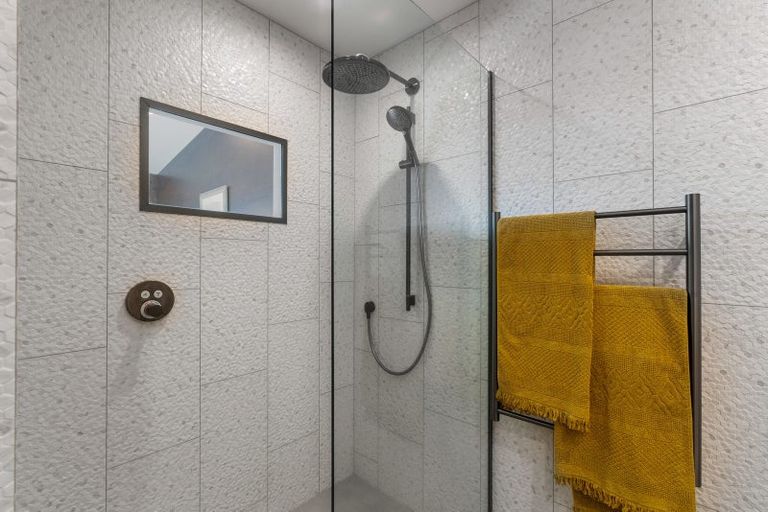 Photo of property in 8b Minaret Ridge, Wanaka, 9305