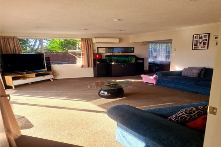 Photo of property in 16 De Bloge Place, Burwood, Christchurch, 8061