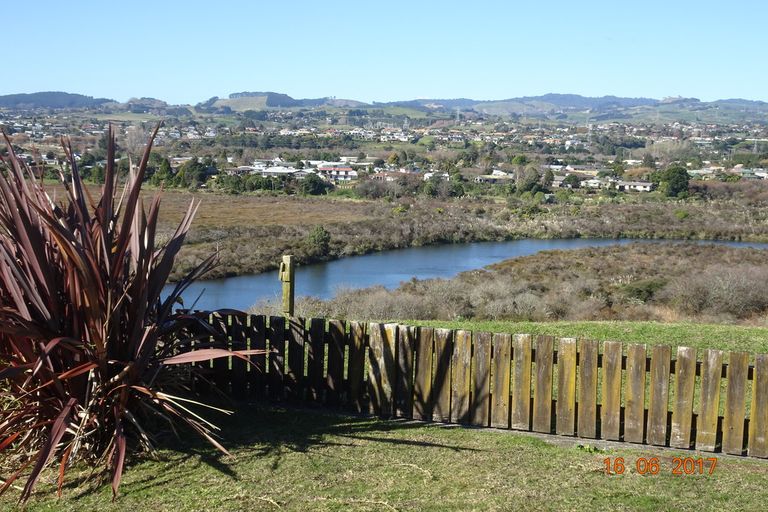 Photo of property in 4b Begonia Way, Greerton, Tauranga, 3112