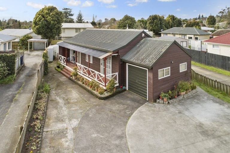 Photo of property in 17 Edgewater Drive, Pakuranga, Auckland, 2010