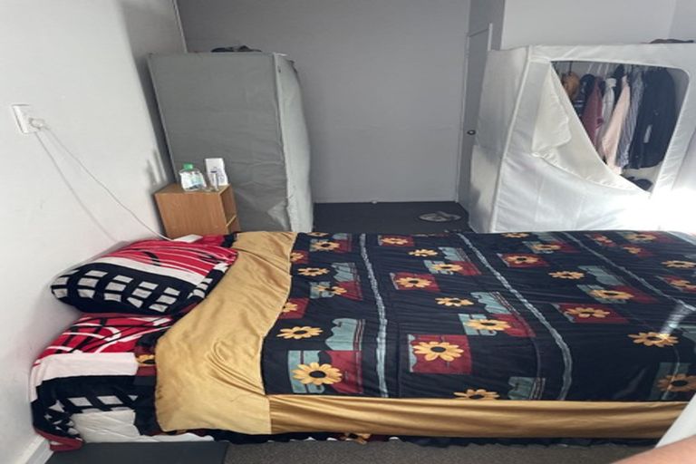 Photo of property in 24 Tiri Tiri Road, Birkdale, Auckland, 0626