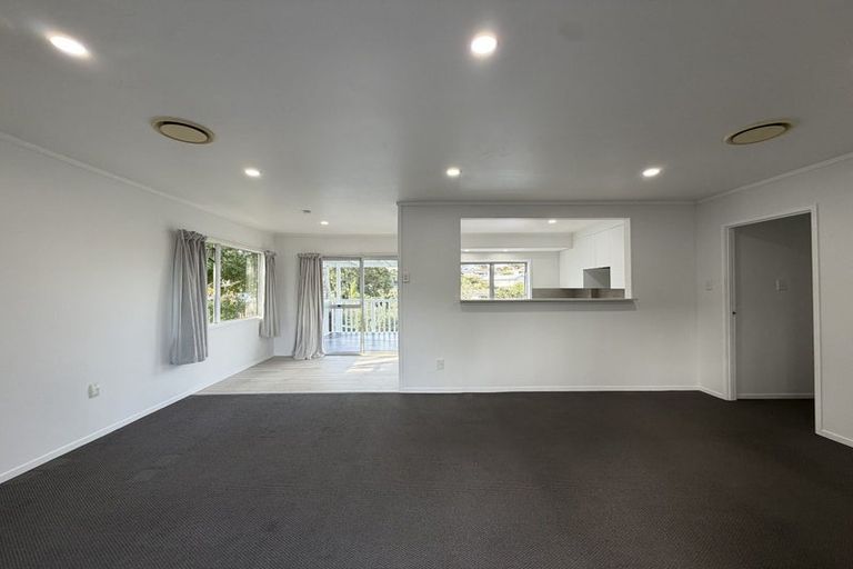 Photo of property in 27 Cedar Heights Avenue, Massey, Auckland, 0614