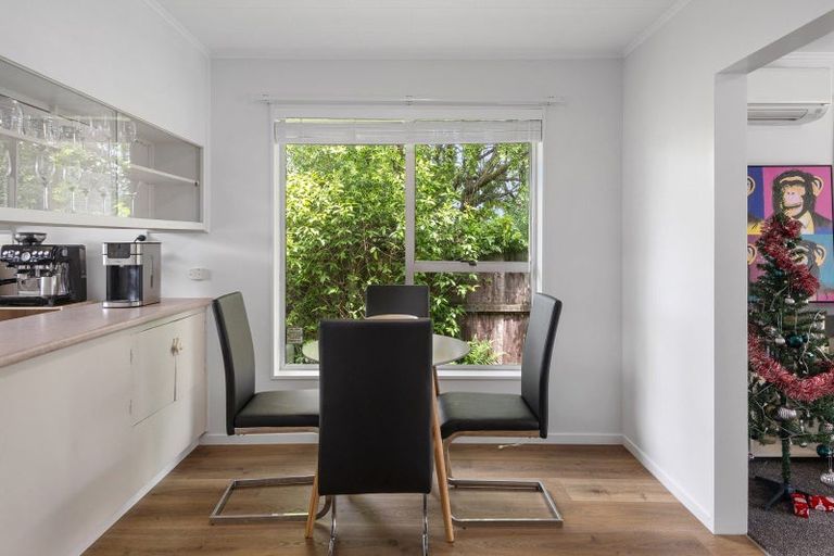 Photo of property in 2/87a Middlepark Road, Sockburn, Christchurch, 8042