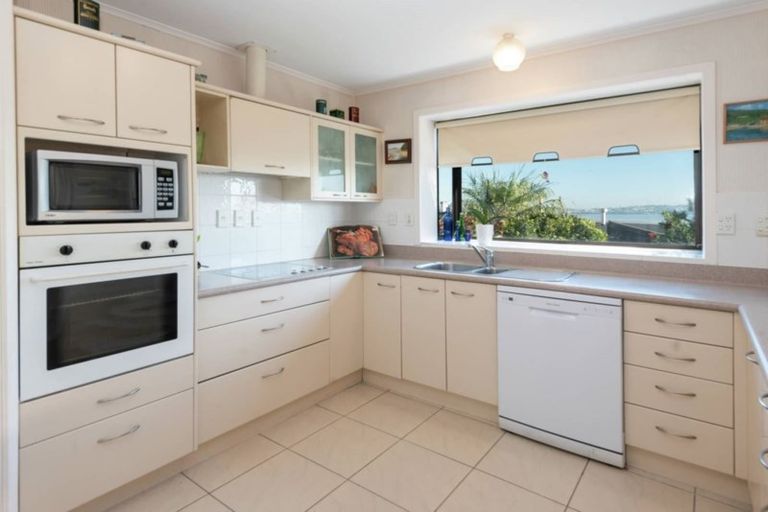 Photo of property in 2/3 Te Akau Crescent, Bucklands Beach, Auckland, 2012