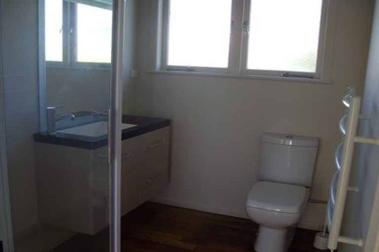 Photo of property in 108a Woodglen Road, Glen Eden, Auckland, 0602