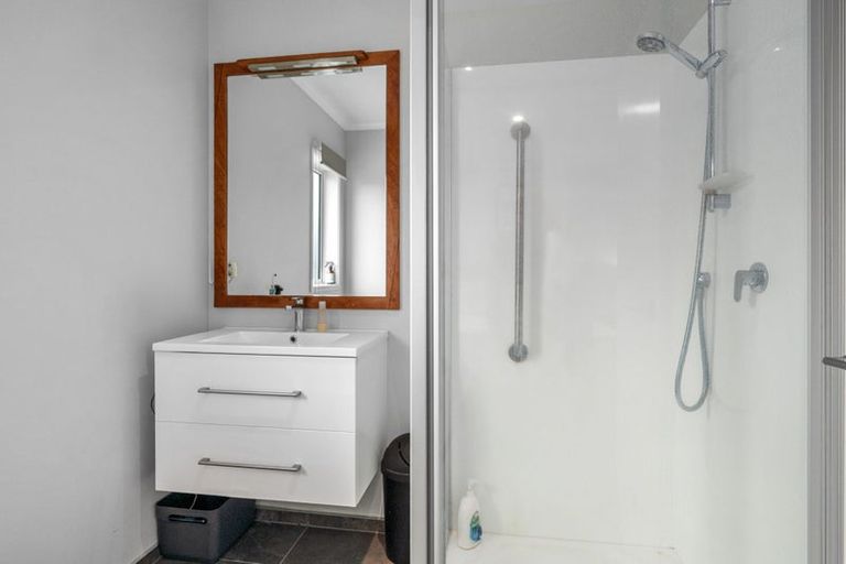 Photo of property in 5 Minerva Avenue, Helensville, 0800