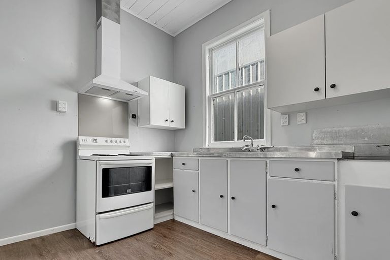 Photo of property in 73 Oxford Street, Levin, 5510