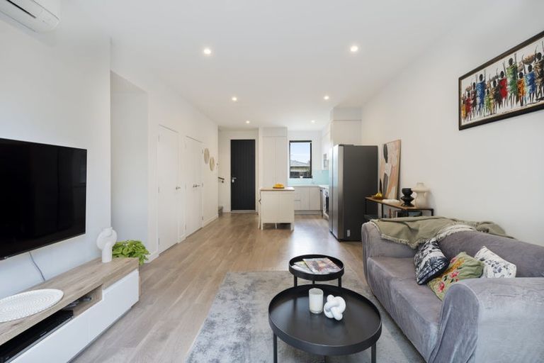 Photo of property in 5b Beach Road, Te Atatu Peninsula, 0610