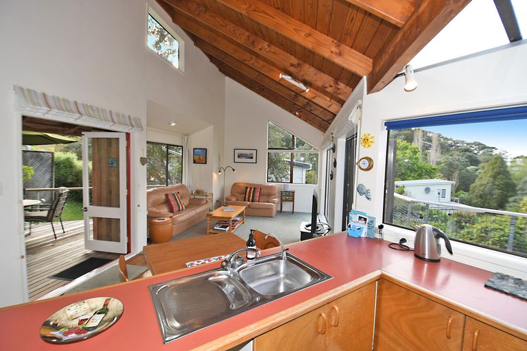 Photo of property in 6 Hillside Crescent, Leigh, 0985