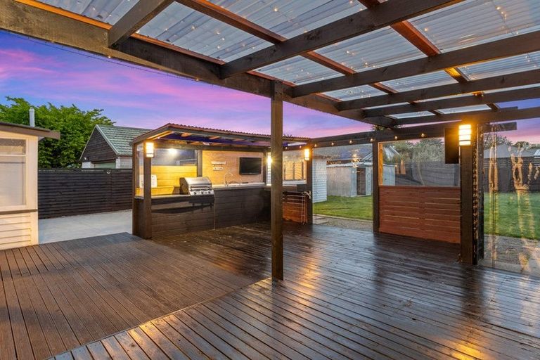 Photo of property in 69 Coopers Road, Dallington, Christchurch, 8061