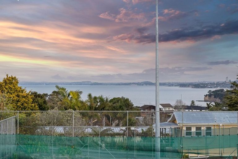 Photo of property in 2/6 County Road, Torbay, Auckland, 0630