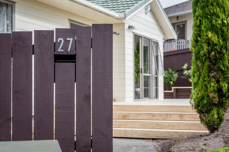 Photo of property in 27 Loughanure Place, Massey, Auckland, 0614