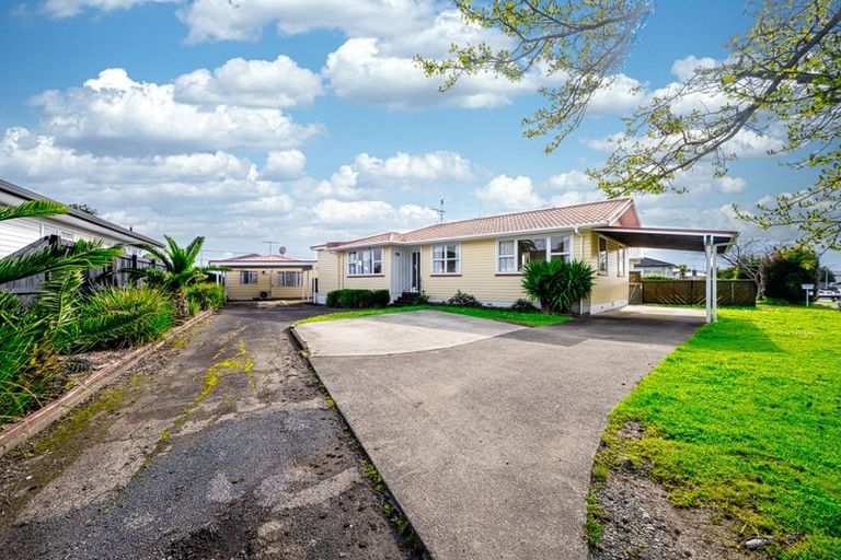 Photo of property in 90 Edgewater Drive, Pakuranga, Auckland, 2010