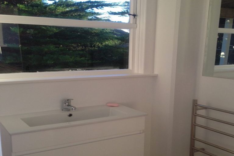 Photo of property in 28-30 Matipo Street, Eastbourne, Lower Hutt, 5013