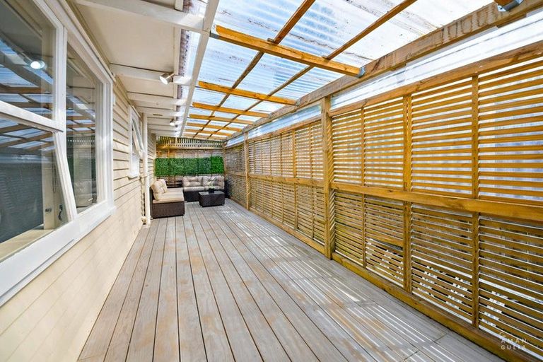 Photo of property in 51 Stottholm Road, Titirangi, Auckland, 0604