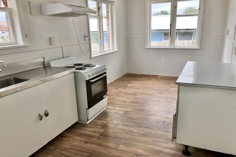 Photo of property in 57 Kelman Road, Kelston, Auckland, 0602