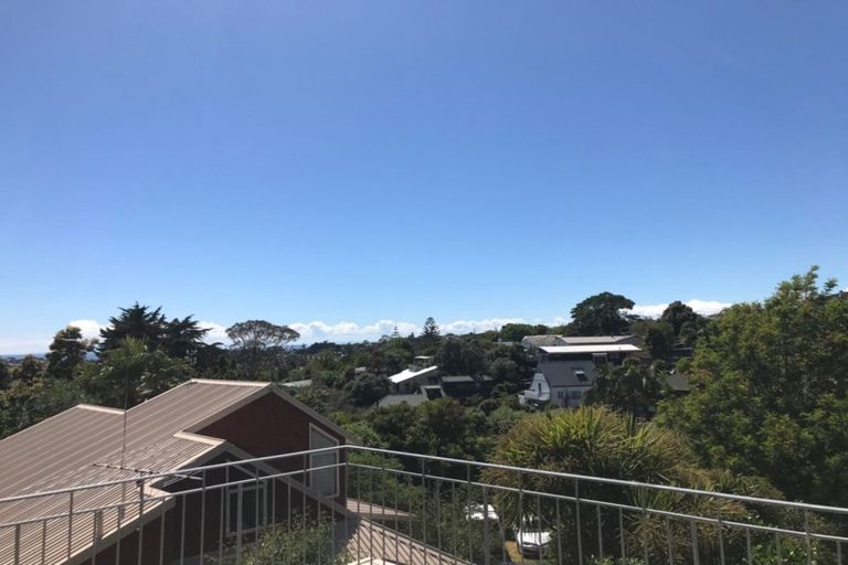 Photo of property in 2/879 East Coast Road, Northcross, Auckland, 0632