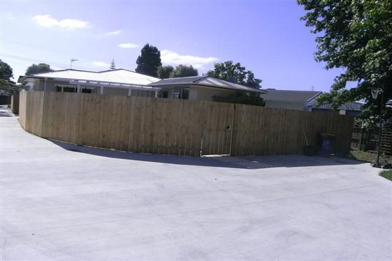 Photo of property in 42 Cobham Crescent, Kelston, Auckland, 0602