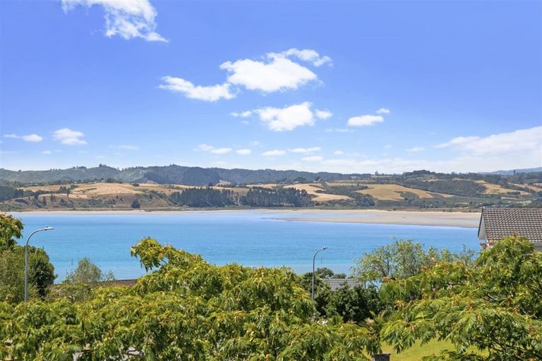 Photo of property in 6 Stevenson Way, Cockle Bay, Auckland, 2014