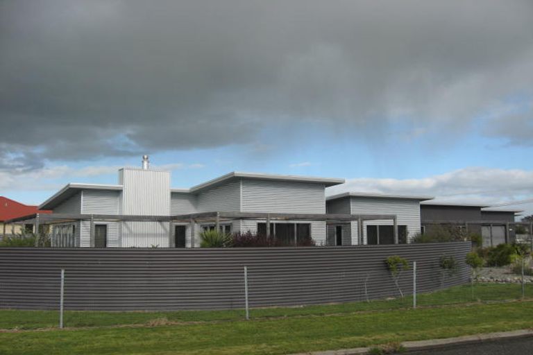 Photo of property in 2 Kenwyn Drive, Carterton, 5713