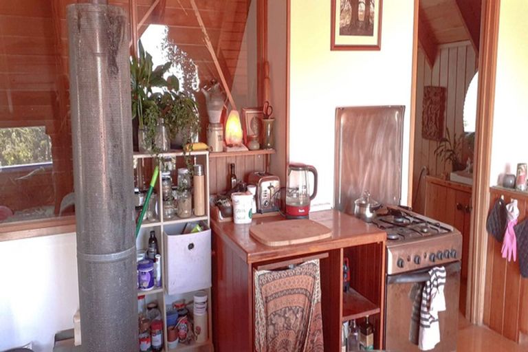 Photo of property in 122 Lone Kauri Road, Karekare, New Lynn, 0772