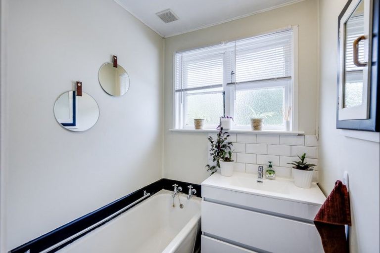 Photo of property in 115 Latham Street, Marewa, Napier, 4110