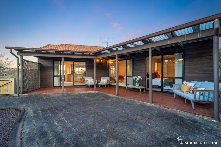 Photo of property in 2/26 Unsworth Drive, Unsworth Heights, Auckland, 0632