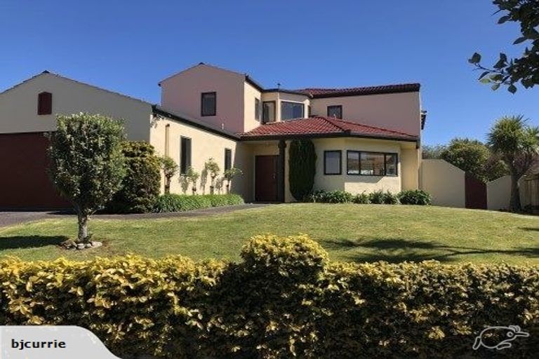 Photo of property in 32 Kilkenny Place, Fitzherbert, Palmerston North, 4410