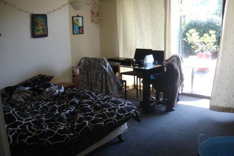 Photo of property in 10 Bungalore Place, Half Moon Bay, Auckland, 2012