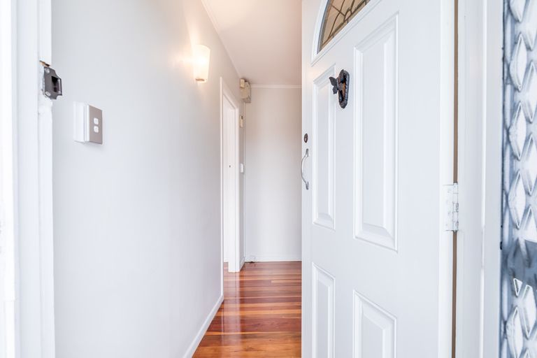 Photo of property in 20 Sylvan Crescent, Te Atatu South, Auckland, 0610