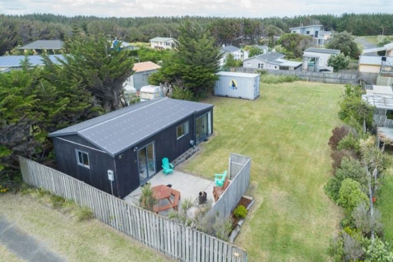 Photo of property in 16 Te Kiri Street, Himatangi Beach, Foxton, 4891