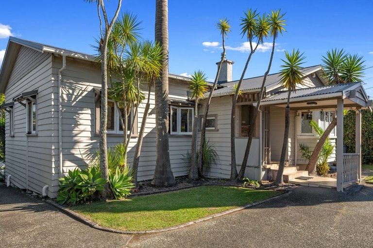 Photo of property in 1/305 Lake Road, Hauraki, Auckland, 0622