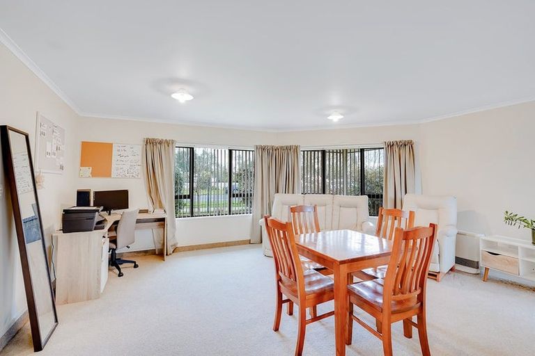 Photo of property in 260 Shakespeare Street, Leamington, Cambridge, 3432