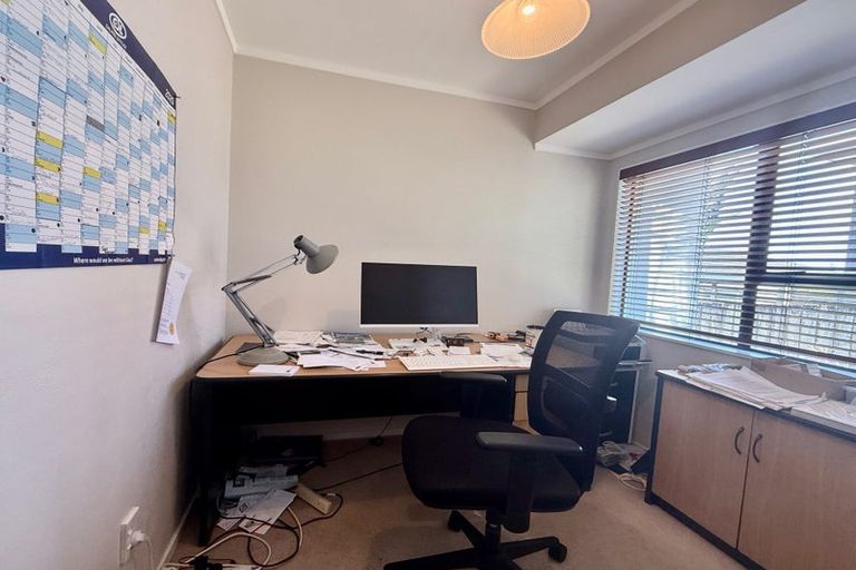 Photo of property in 1/8 Ronald Macken Place, Windsor Park, Auckland, 0632