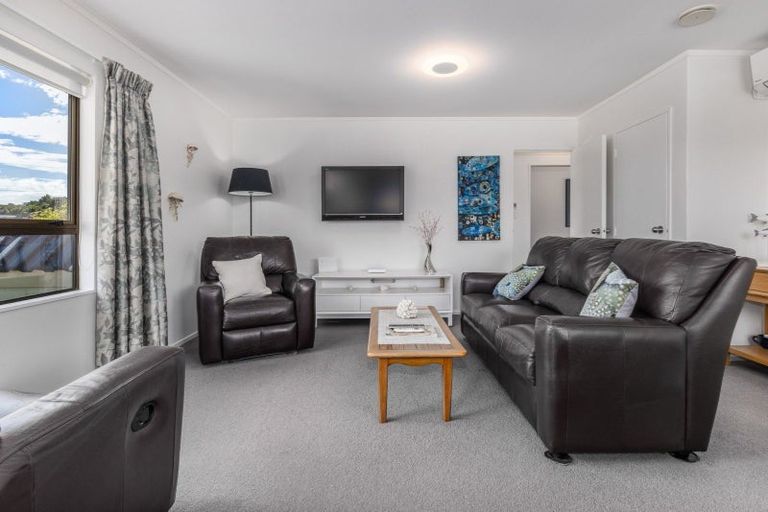 Photo of property in 1/39 Kinloch Place, Papakowhai, Porirua, 5024