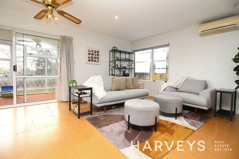 Photo of property in 5 Porter Avenue, Te Atatu South, Auckland, 0610
