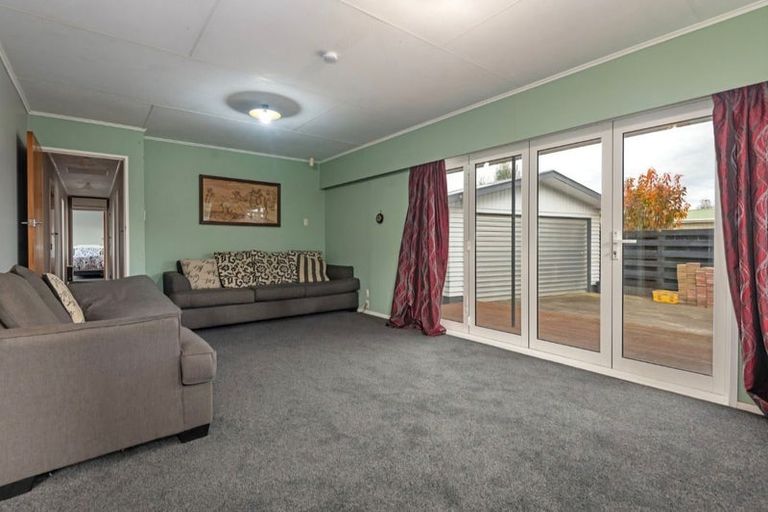 Photo of property in 22 Motuoapa Place, Kelvin Grove, Palmerston North, 4414