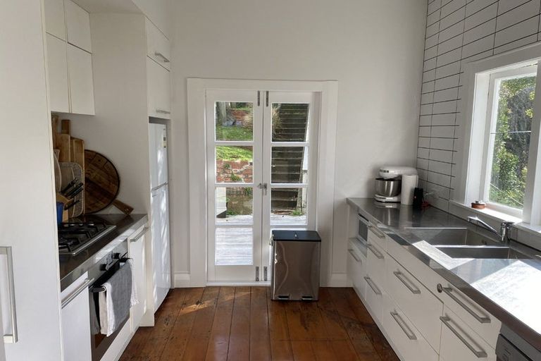 Photo of property in 16 Grosvenor Terrace, Thorndon, Wellington, 6011