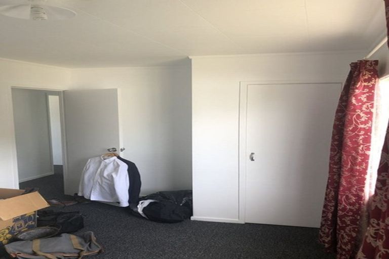 Photo of property in 57 Woodside Road, Massey, Auckland, 0614