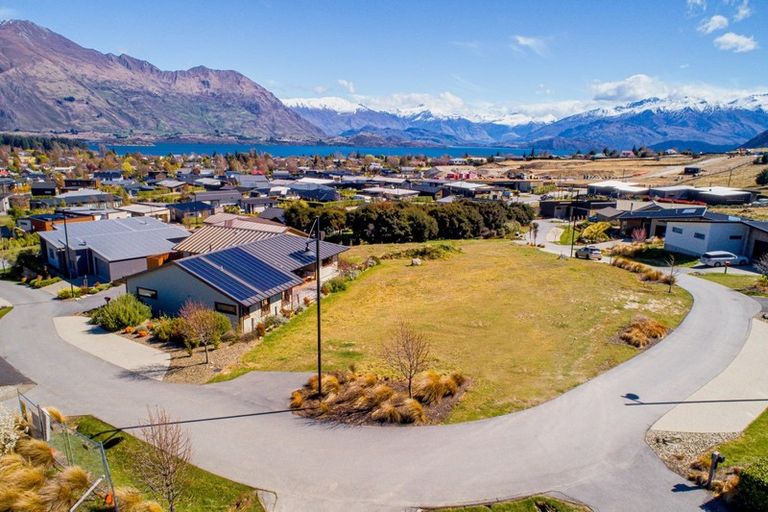 Photo of property in 5 Karearea Rise, Wanaka, 9305