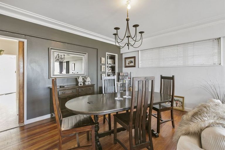 Photo of property in 61 The Esplanade, Eastern Beach, Auckland, 2012