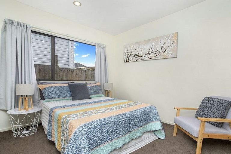 Photo of property in 115a Ennis Avenue, Pakuranga Heights, Auckland, 2010
