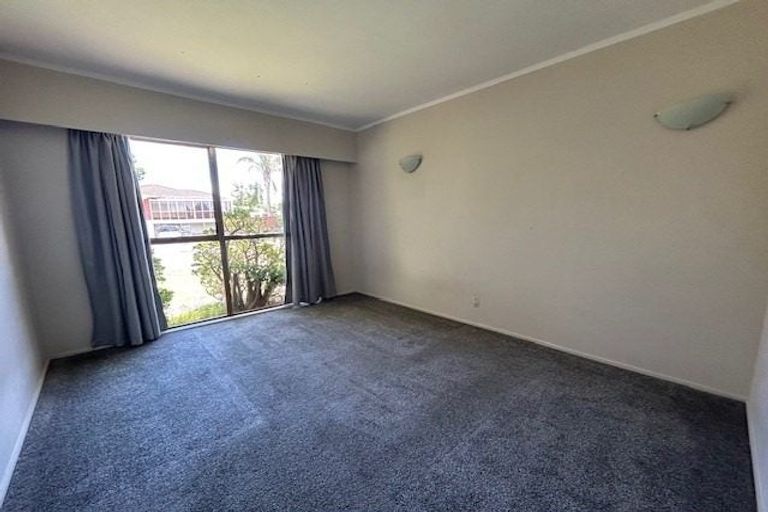 Photo of property in 1 Justamere Place, Weymouth, Auckland, 2103