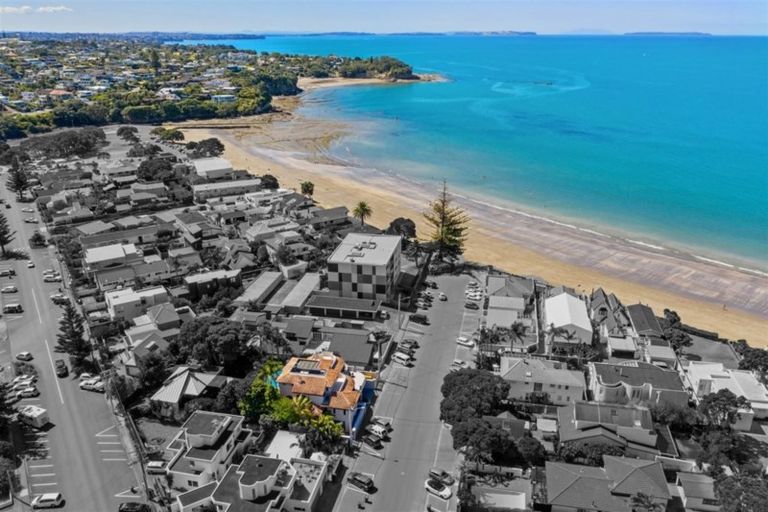 Photo of property in 1/60 Milford Road, Milford, Auckland, 0620