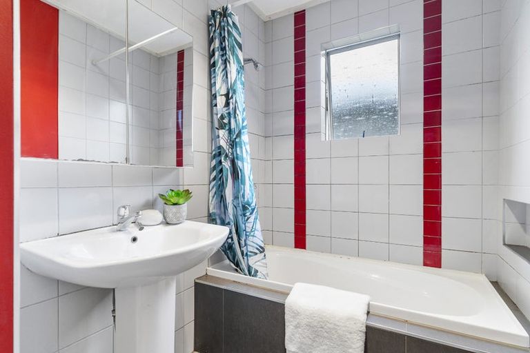 Photo of property in 3 Willowbrook Place, Titirangi, Auckland, 0604