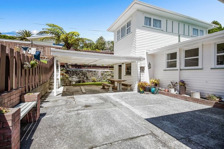 Photo of property in 62 Beazley Avenue, Paparangi, Wellington, 6037