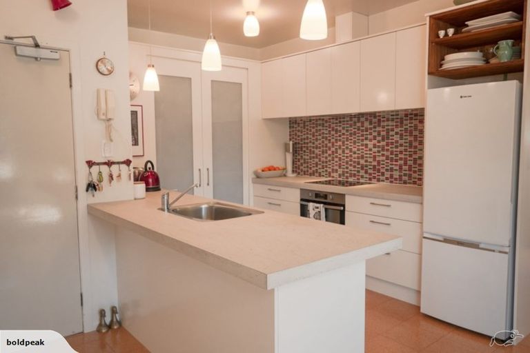 Photo of property in 12/24 Elizabeth Street, Mount Victoria, Wellington, 6011