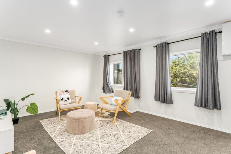 Photo of property in 13 Tainui Terrace, Tawa, Wellington, 5028