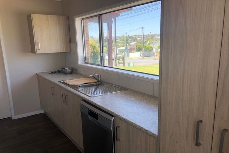 Photo of property in 2/62 Uxbridge Road, Mellons Bay, Auckland, 2014